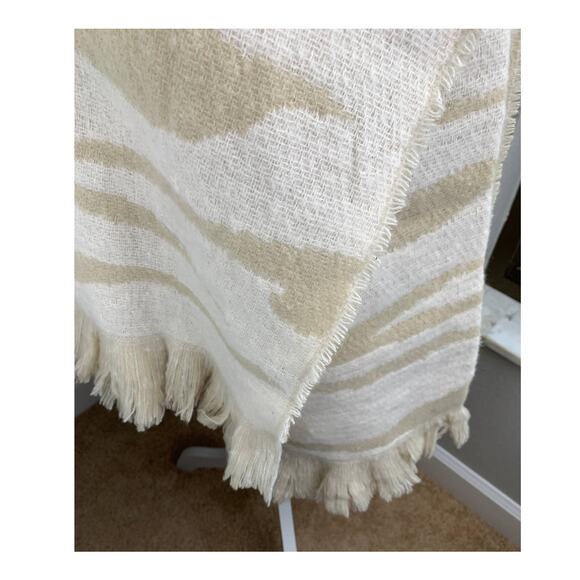 A New Day Brushed Blanket Fringe Scarf Zebra White Beige Women's One Size New - Picture 2 of 5